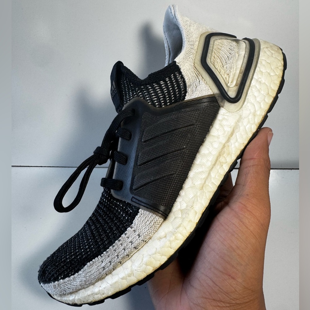 adidas UltraBoost 19 “Oreo” WMNS Size 7.5